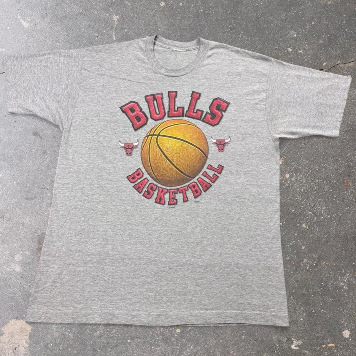 2000s Chicago Bulls Basketball Graphic Tee | XL