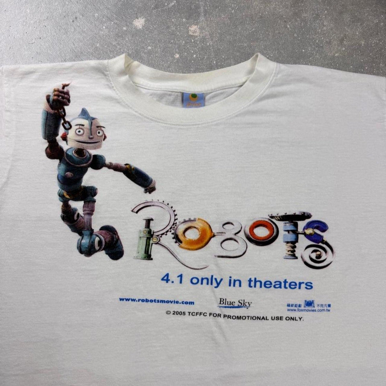 2005 Robots Movie Promotional Graphic Tee | Medium