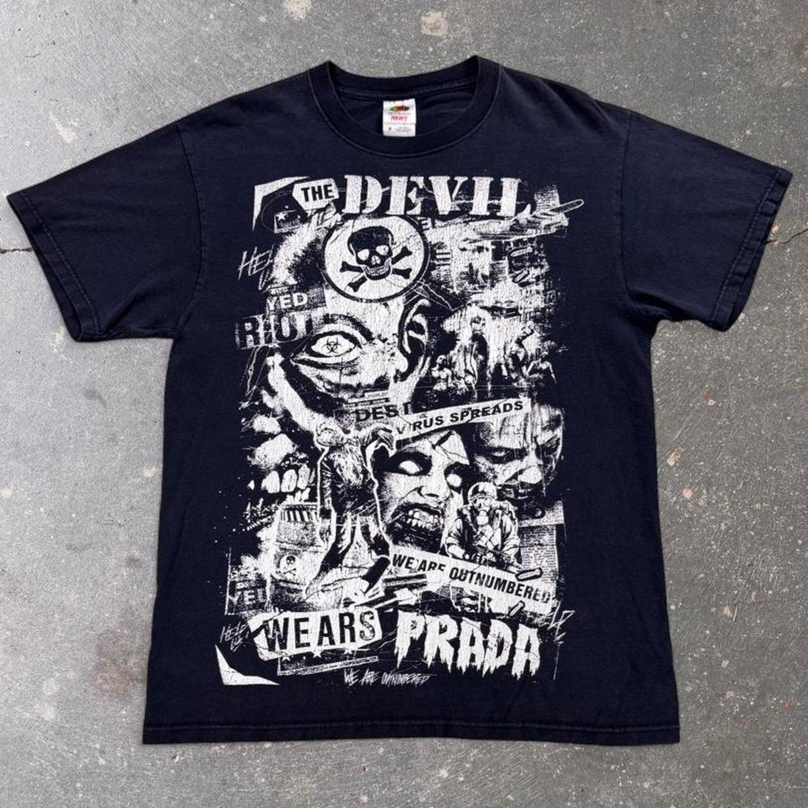 2010 The Devil Wears Prada Zombie EP Outnumbered Band Tee | Medium