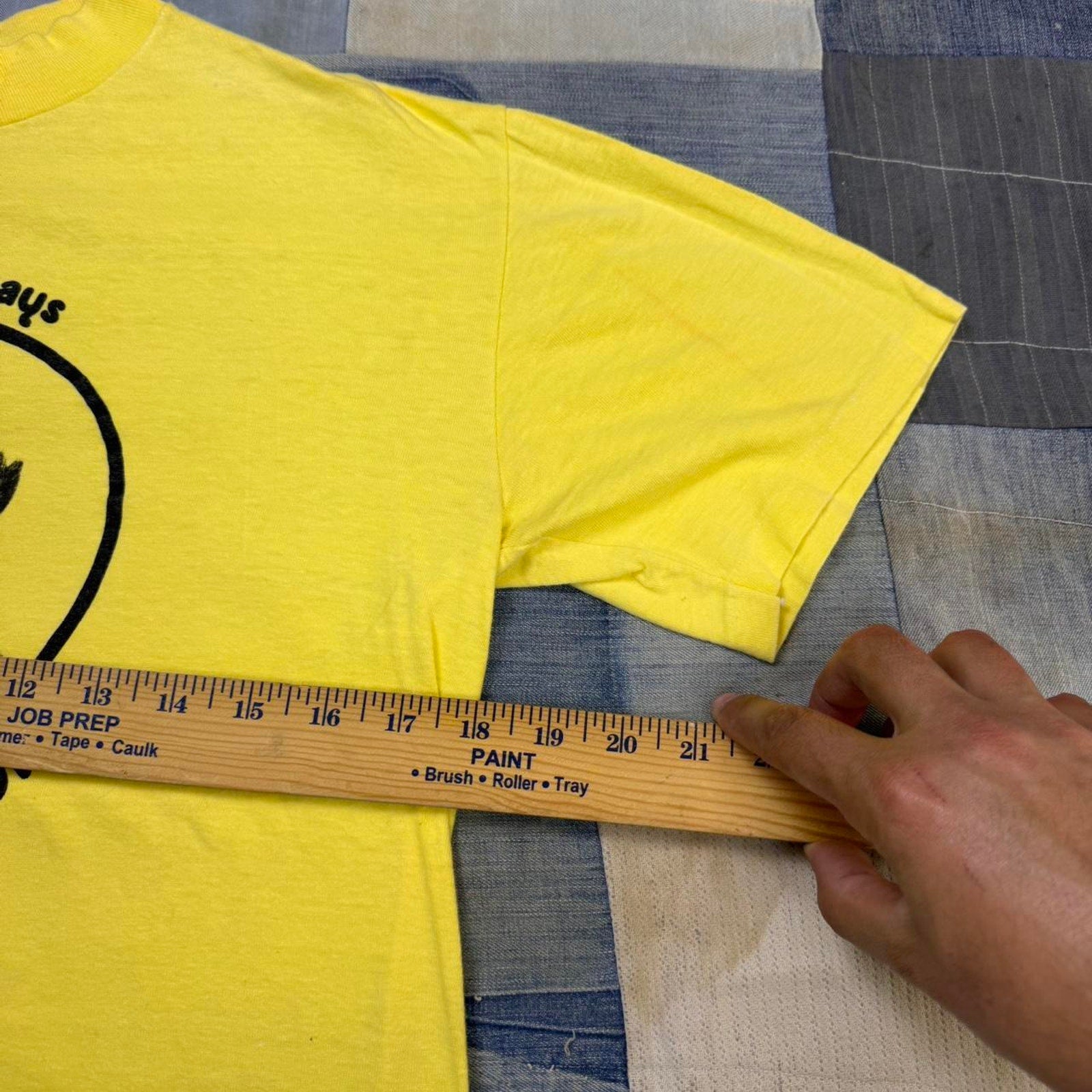 1980s chiclette says save the lemurs tee | medium