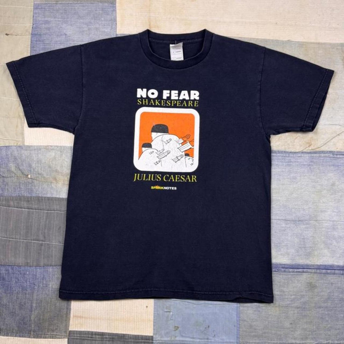 2000s SparkNotes No Fear Shakespeare Julius Caesar Graphic Tee | Large