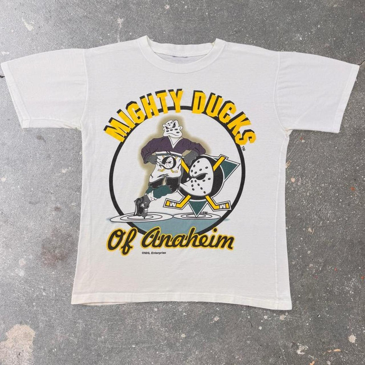 1990s Mighty Ducks of Anaheim NHL Hockey Graphic Tee | Medium