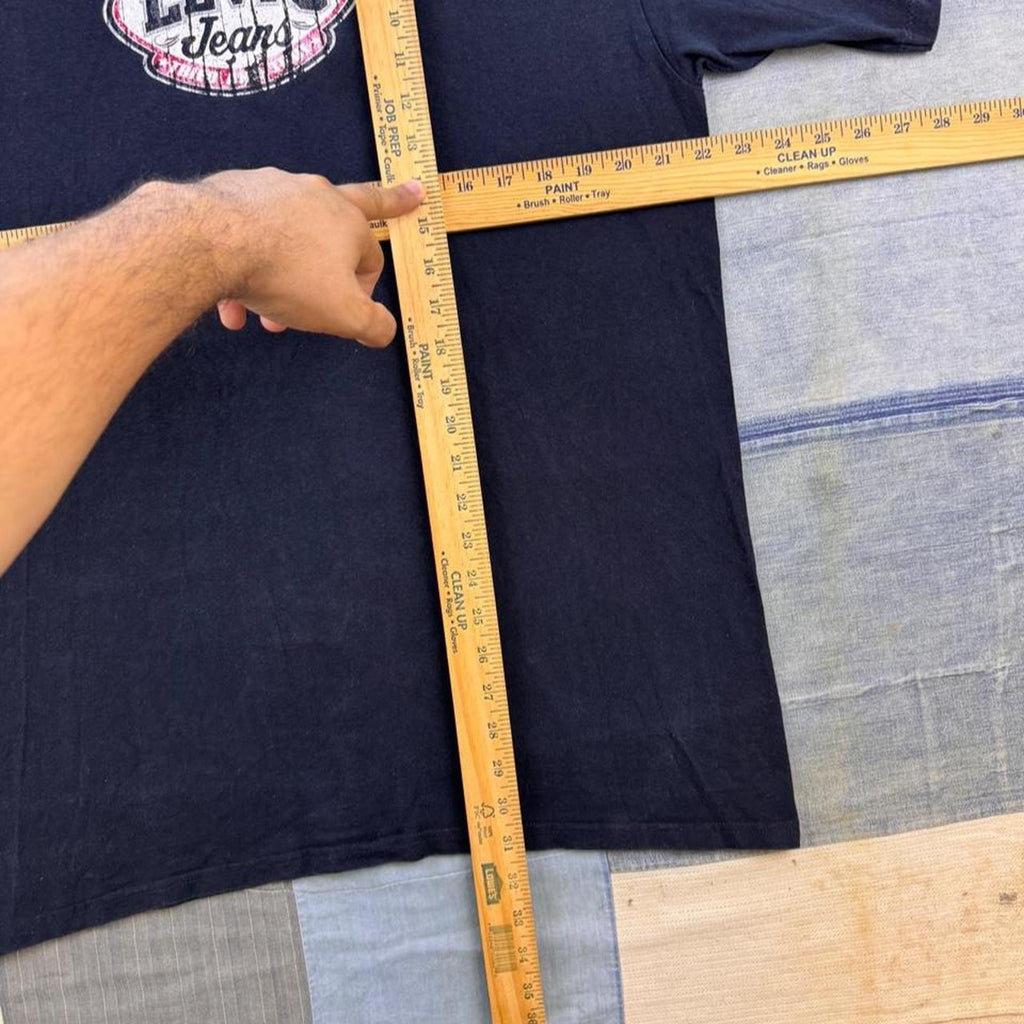2000s Levi's Jeans Distressed Logo Graphic Tee | Large