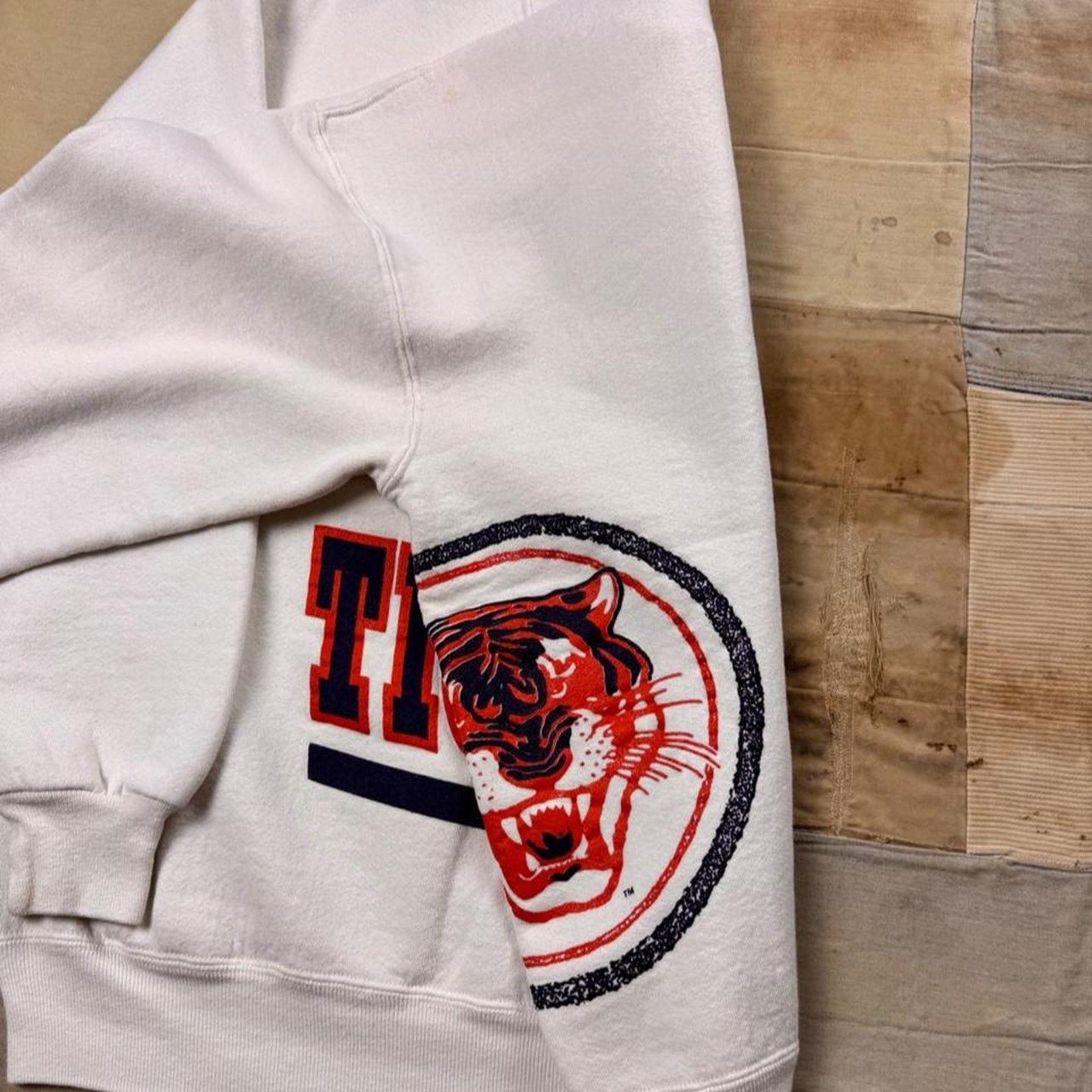1990s Auburn University Tigers Wraparound Graphic Crewneck Sweatshirt | Large