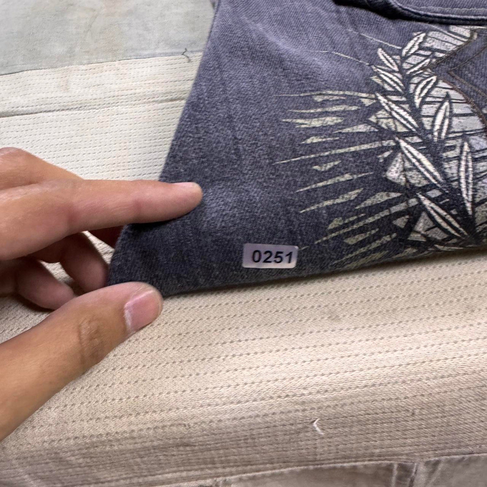 2000s embroidered jeans with lion design | 36x31