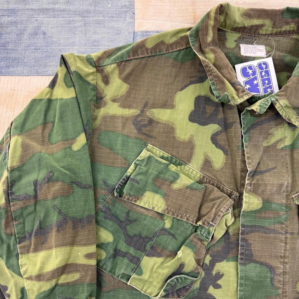 1969 US Army Vietnam ERDL Green Leaf Camo Jungle Fatigue Jacket | Medium Short