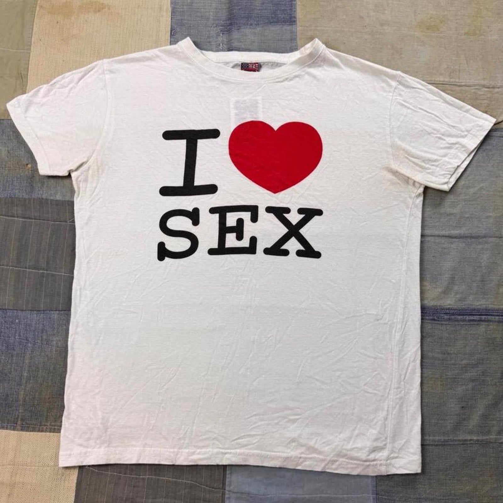2000s I Love Sex Novelty Graphic Tee | Medium