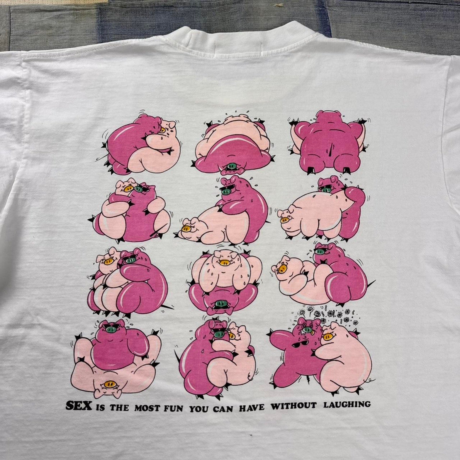 1990s Pigs having Sex Humor Tee | Large