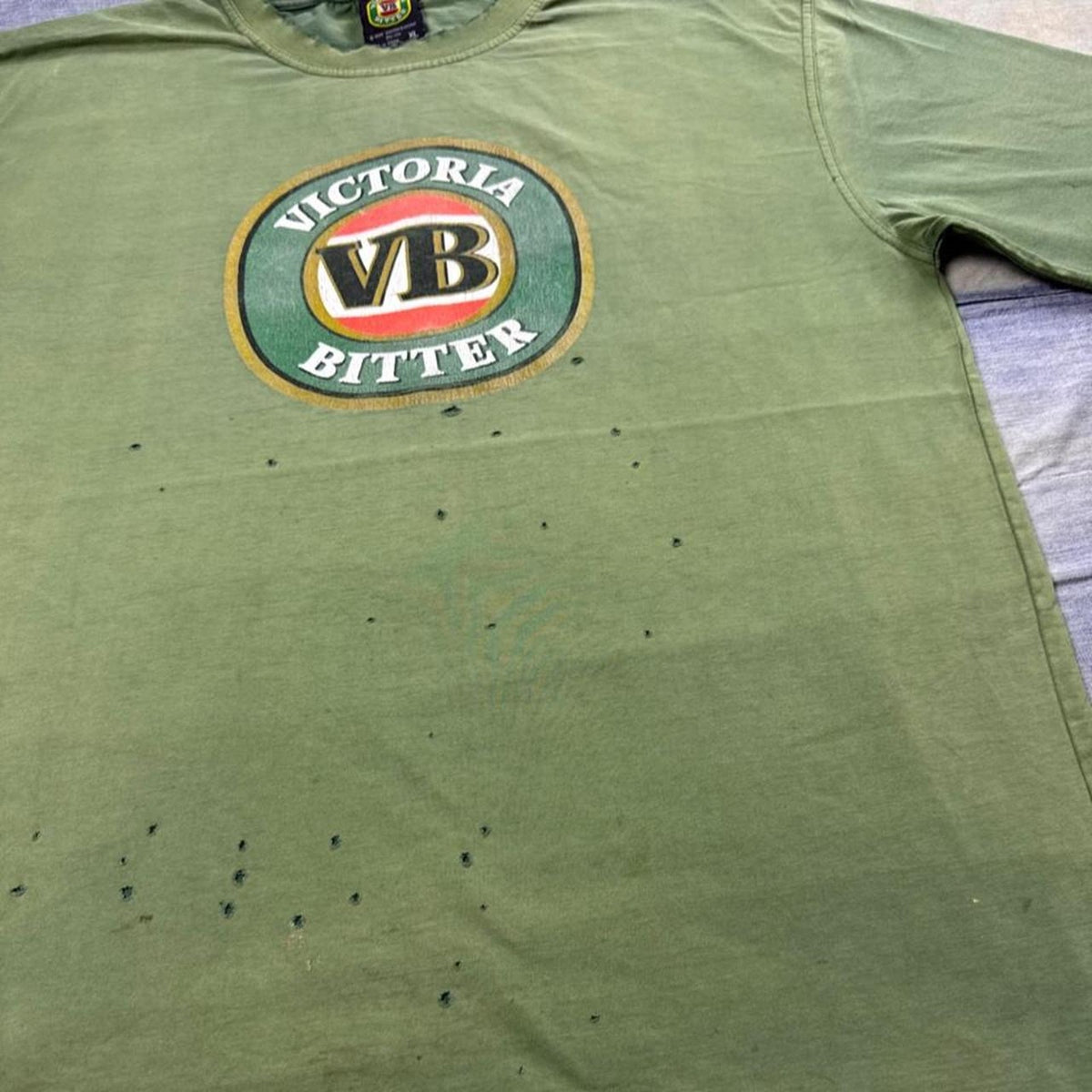 2003 Victoria Bitter VB Distressed Beer Tee | XL