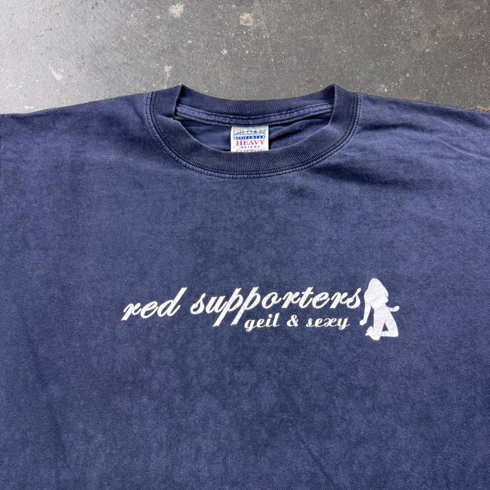 2000s Red Supporters Geil & Sexy Graphic Tee | Medium