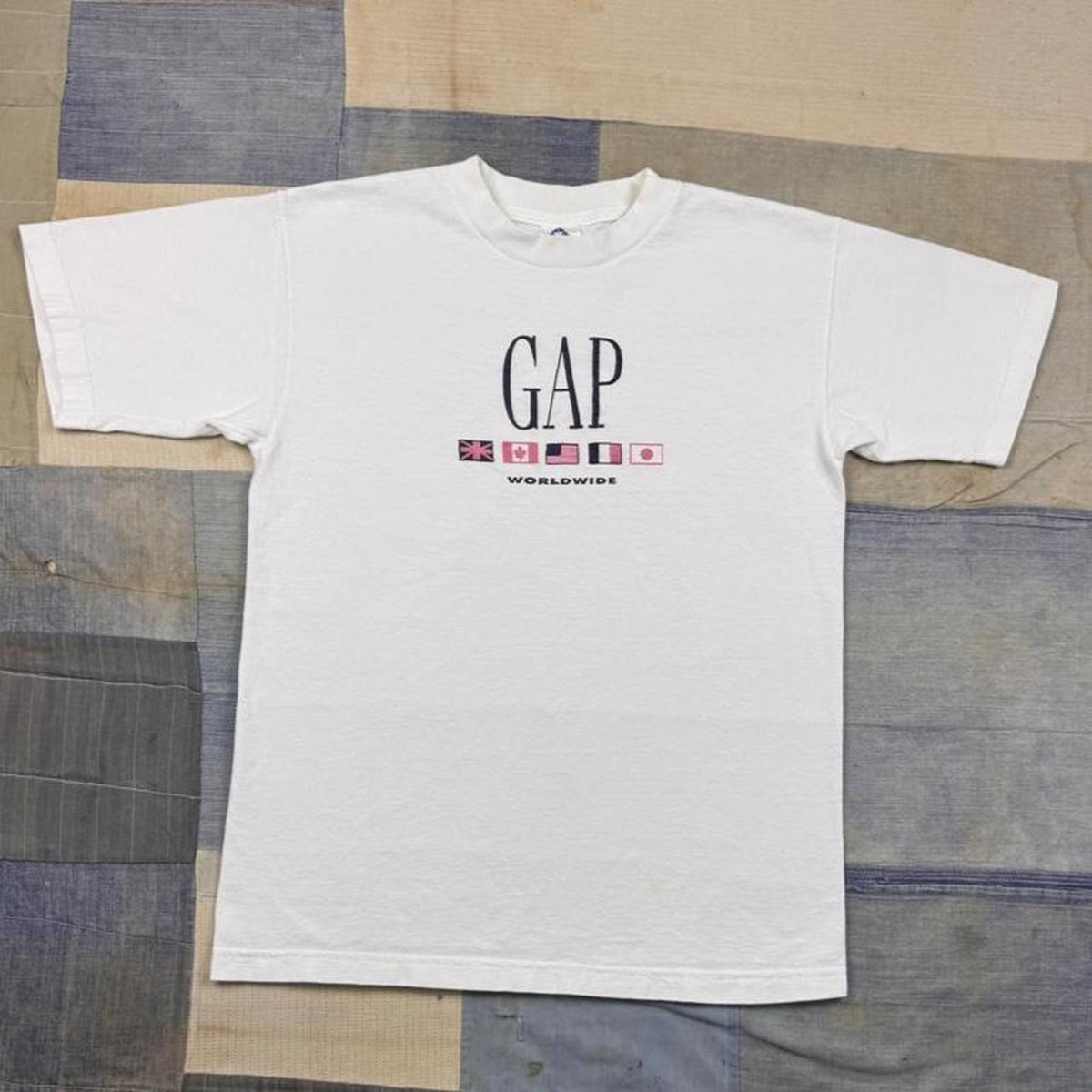 1990s GAP Worldwide Flags Logo Tee | Medium