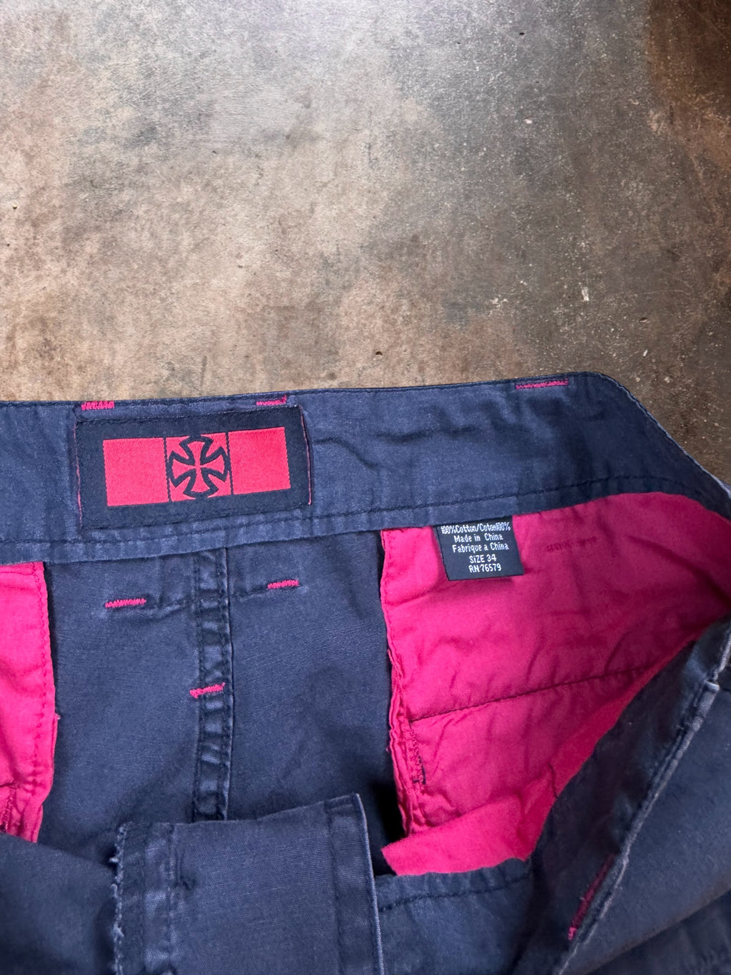 2000s Independent Trucks Black Cargo Pants | 34x29