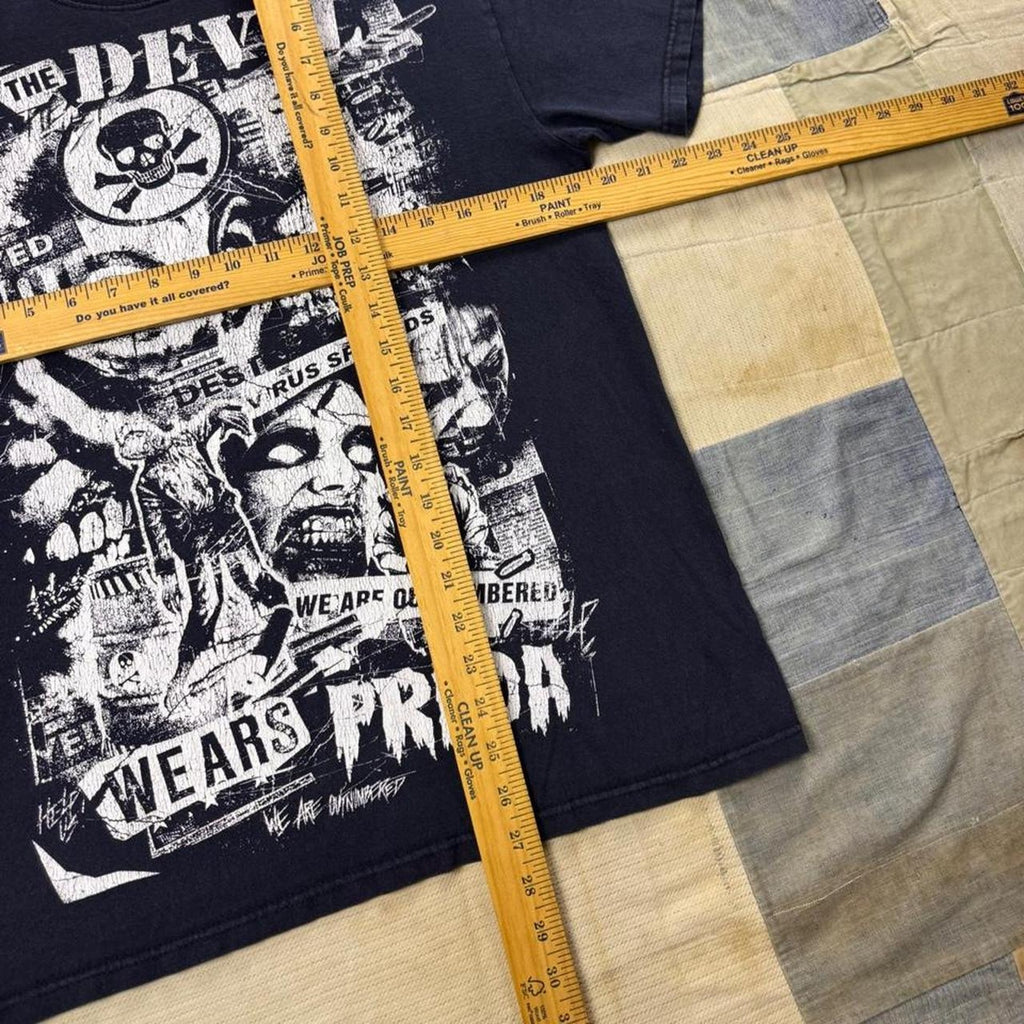 2010 The Devil Wears Prada Zombie EP Outnumbered Band Tee | Medium