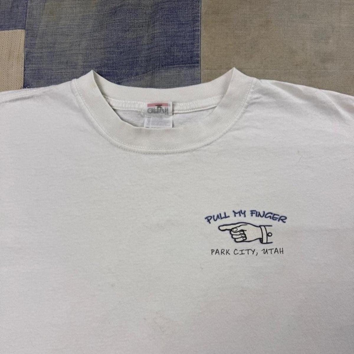 1998 Park City Utah Pull My Finger Ski Humor Tee | Medium