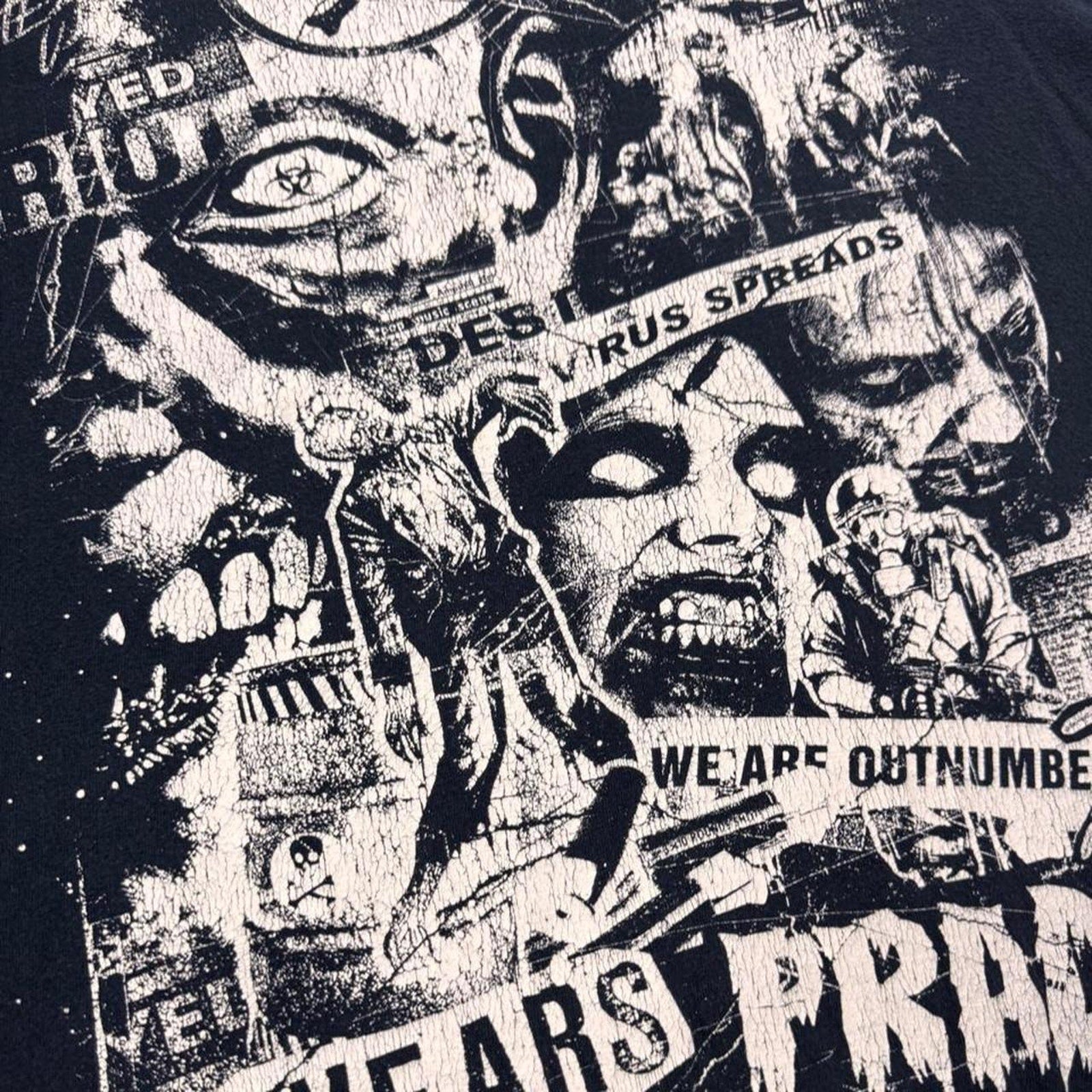 2010 The Devil Wears Prada Zombie EP Outnumbered Band Tee | Medium