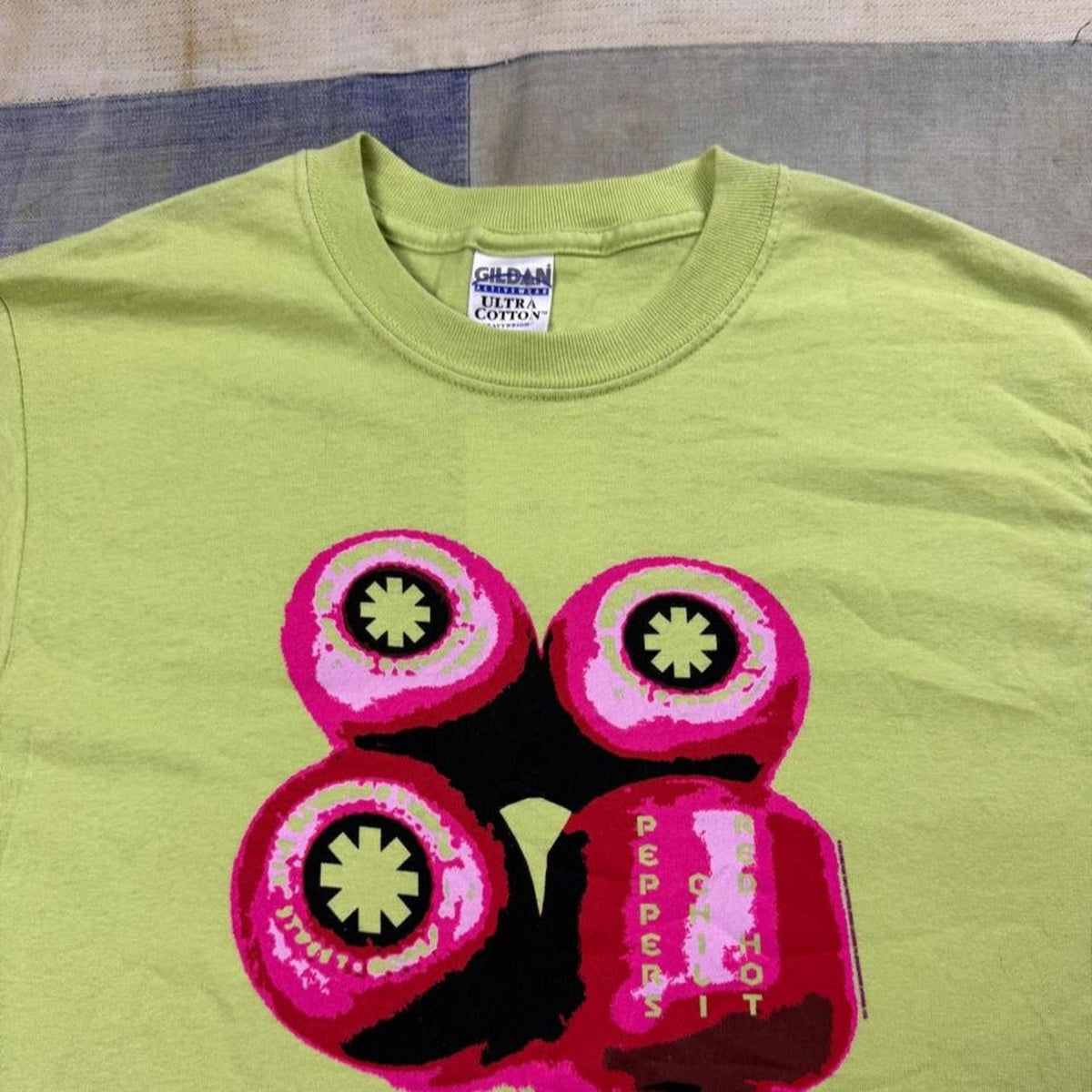 2000s Red Hot Chili Peppers Sushi Graphic Tee | Small