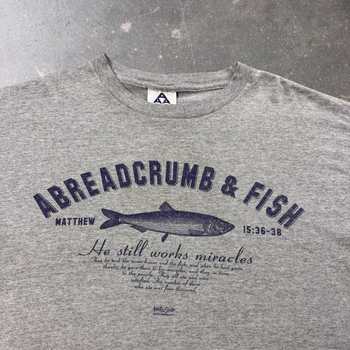 2000 Kerusso “A Breadcrumb & Fish” Christian Graphic Tee | Medium