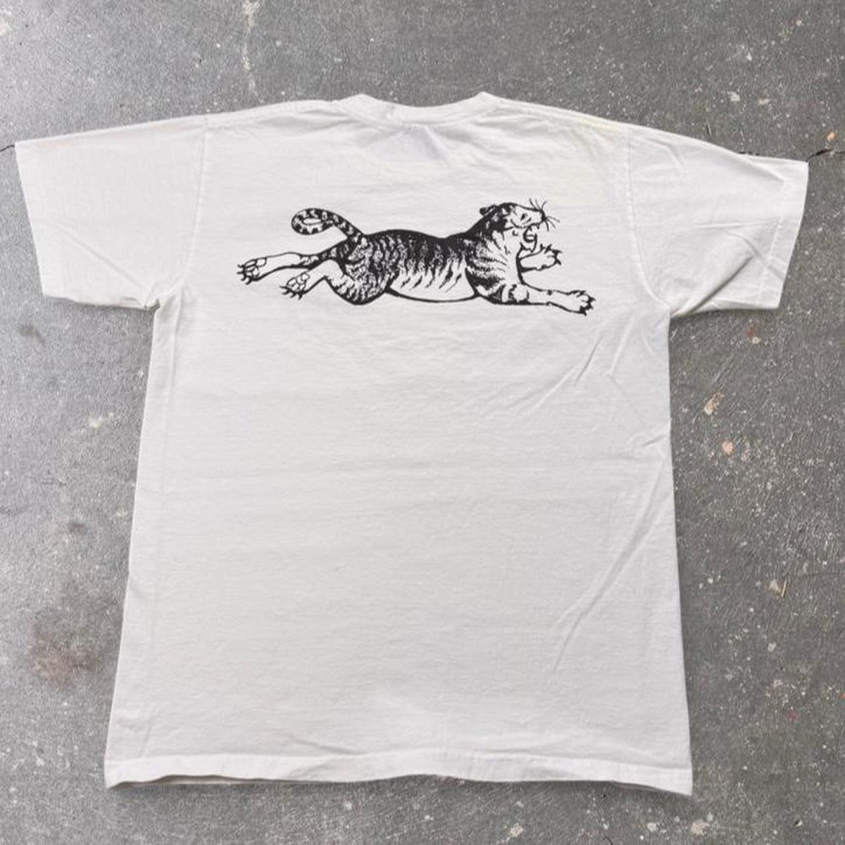 1990s Leaping Tiger Crest Graphic Tee | Medium