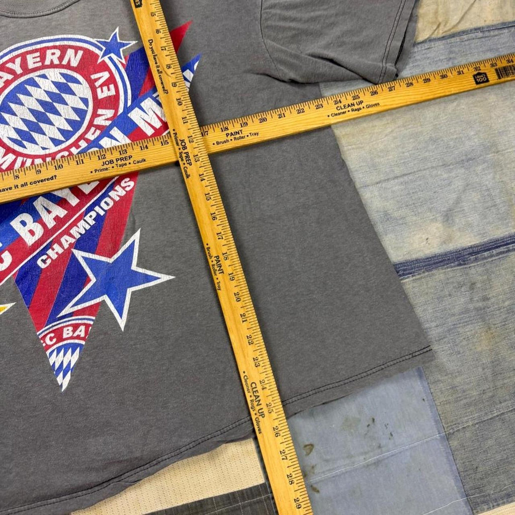 1990s FC Bayern Munich Champions Soccer Tee | XL