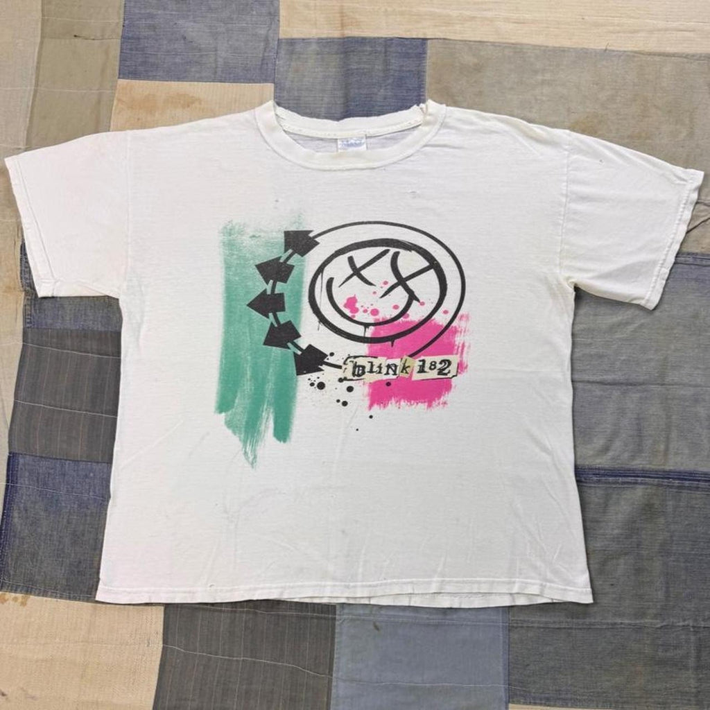 2000s Blink-182 Smiley Face Pop Punk Graphic Tee | XL
