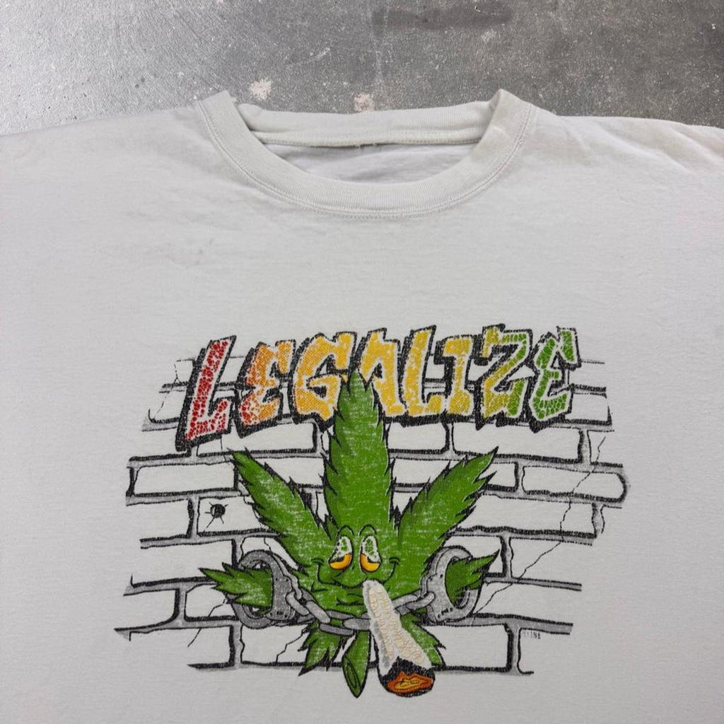 1990s Legalize Marijuana Weed Graphic Tee | Large
