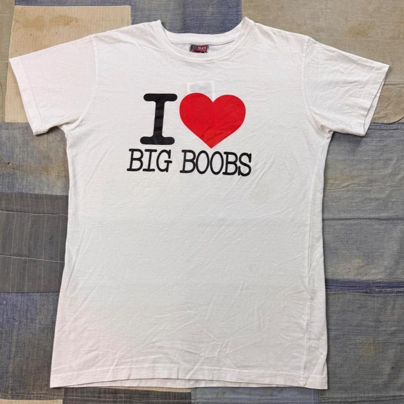 2000s I Love Big Boobs Novelty Graphic Tee | XS