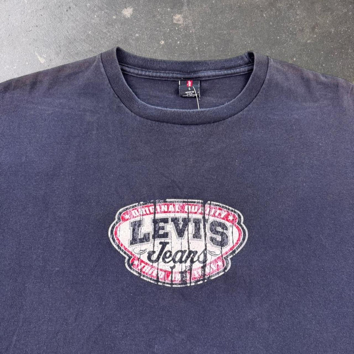 2000s Levi's Jeans Distressed Logo Graphic Tee | Large