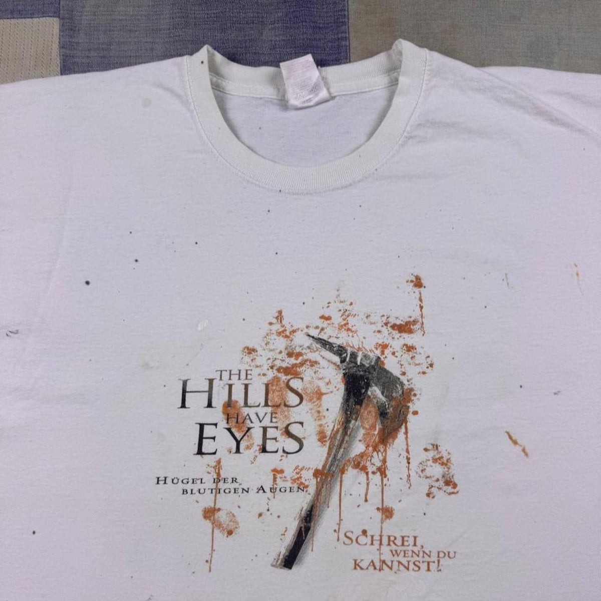 2000s The Hills Have Eyes German Horror Movie Graphic Tee | XL