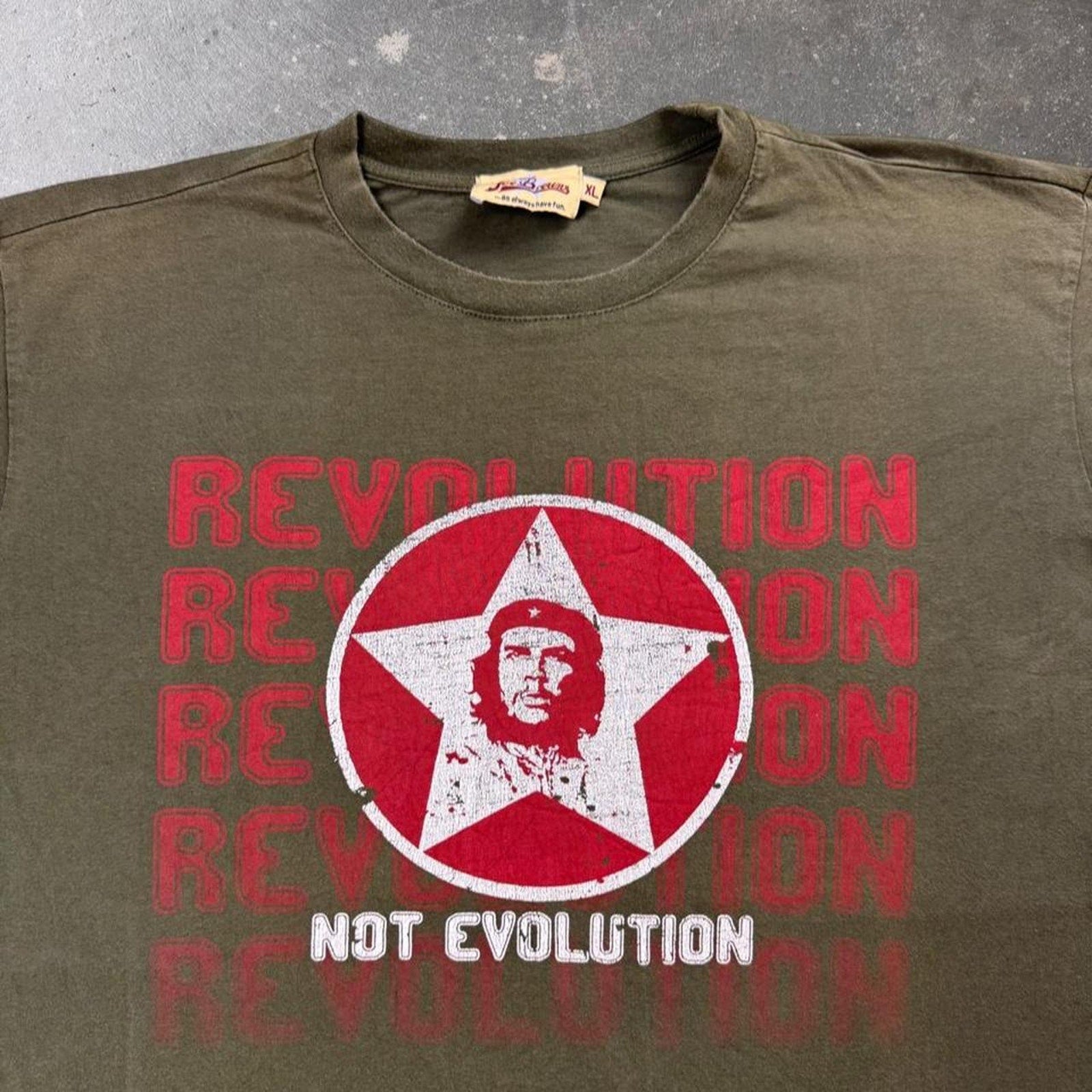 Early 2000s Che Guevara Revolution Not Evolution Tee | XL