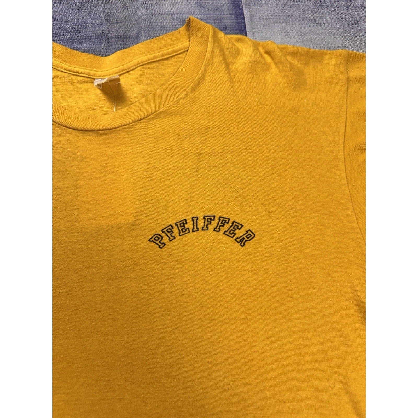 Vintage 60s Pfeiffer Beer Pocket Logo T Shirt Yellow Velva Sheen Made USA XL