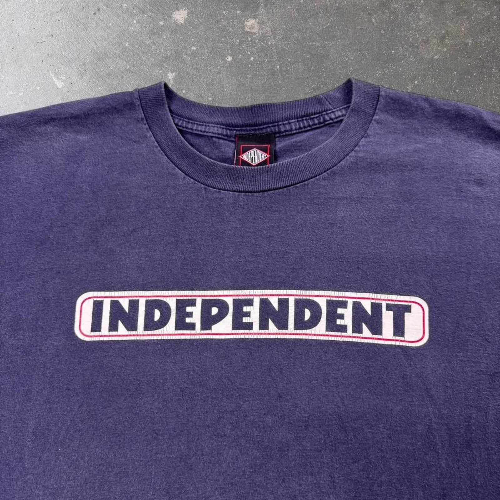 2000s Independent Trucks Logo Skateboarding Tee | Large