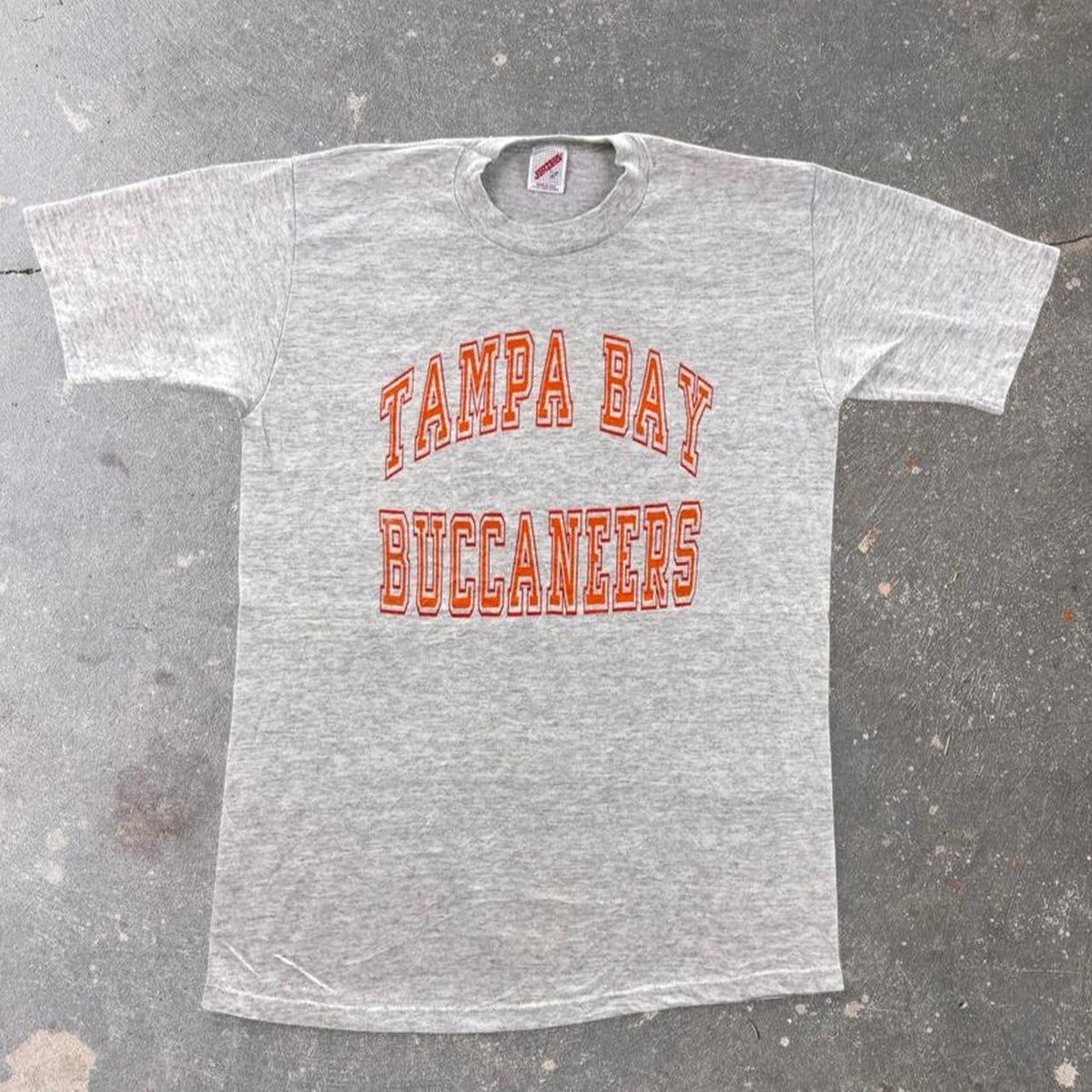 1990s Tampa Bay Buccaneers Collegiate Logo Tee | Medium