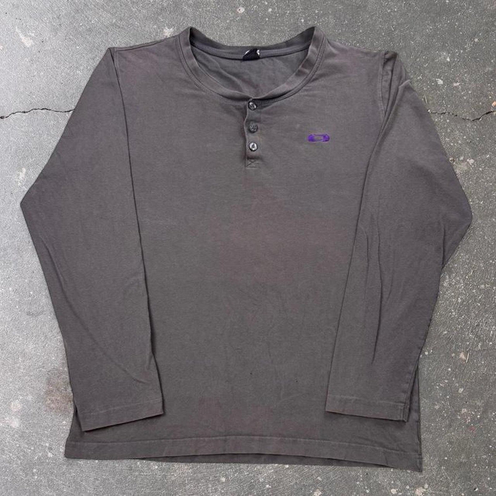 2000s Oakley Embroidered Logo Long Sleeve Henley | Medium
