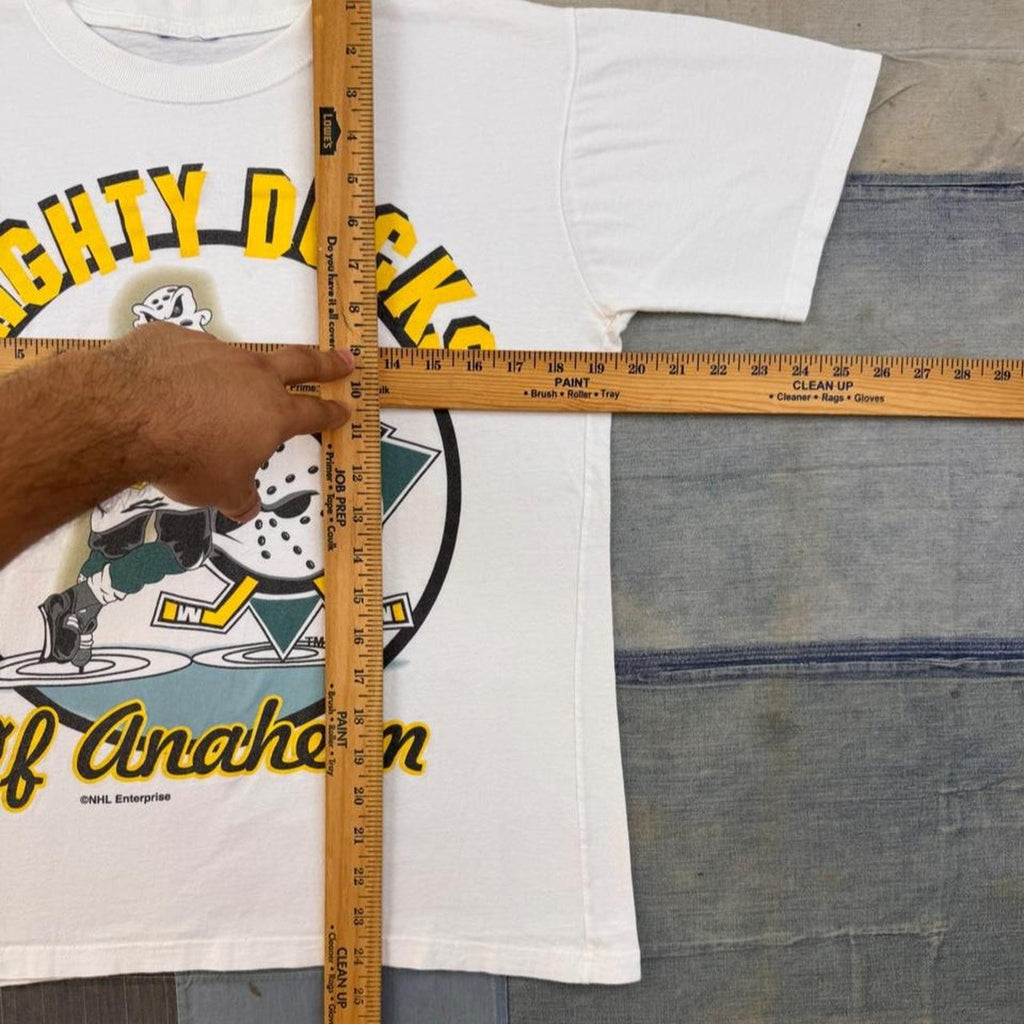 1990s Mighty Ducks of Anaheim NHL Hockey Graphic Tee | Medium