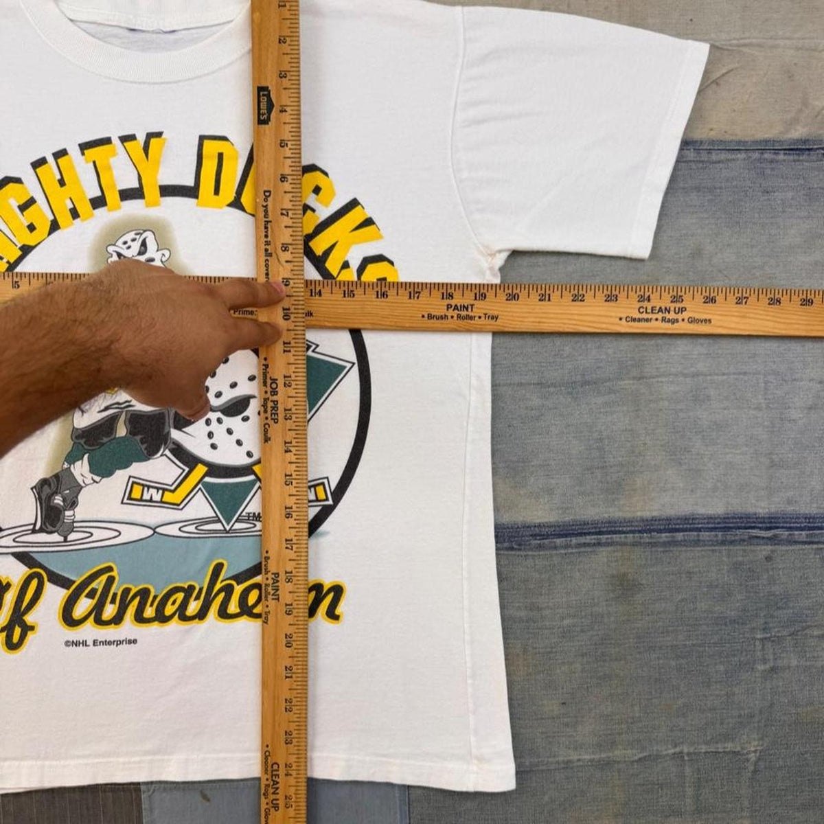1990s Mighty Ducks of Anaheim NHL Hockey Graphic Tee | Medium