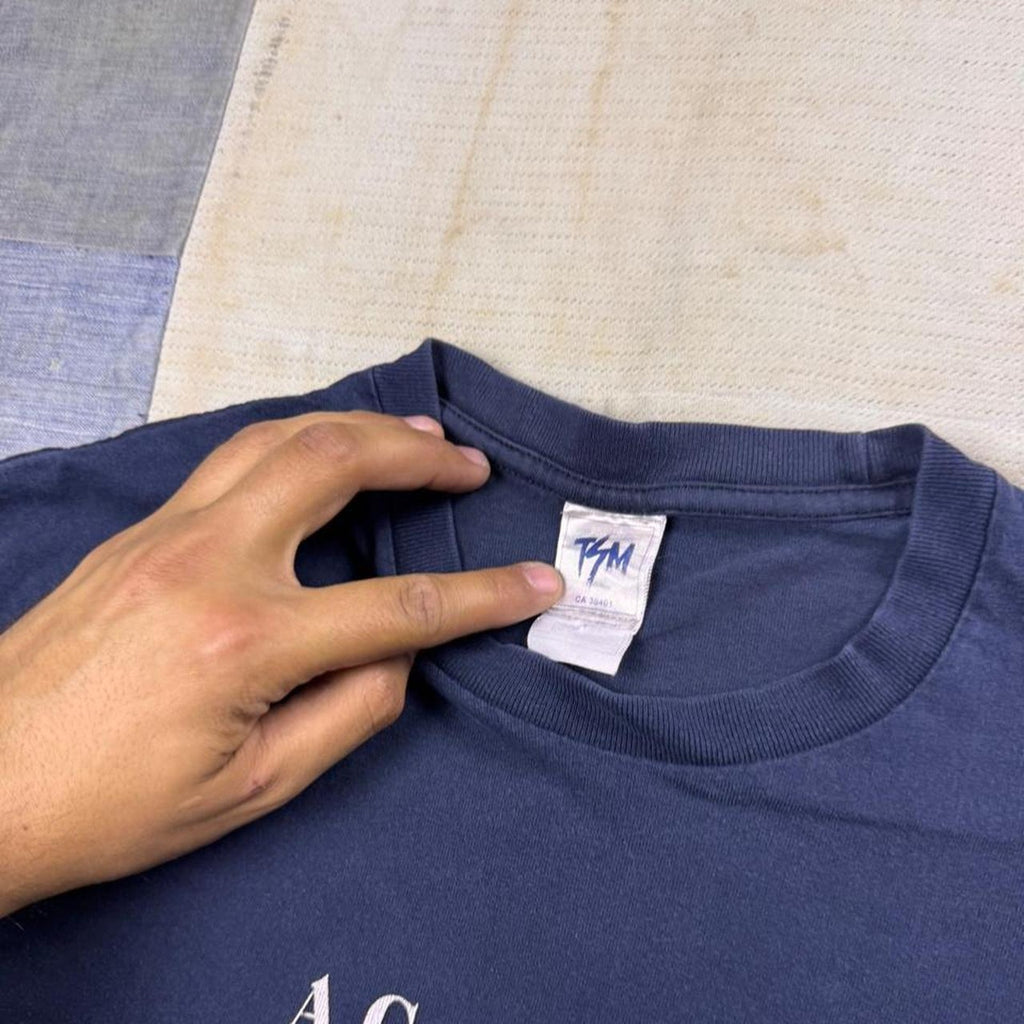 1990s A Good Lawyer Knows The Judge Graphic Tee | Medium