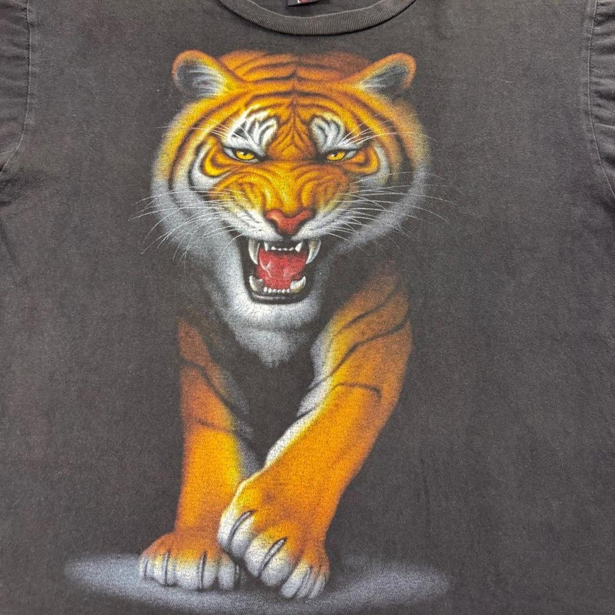 1990s Rock Eagle Club Tiger Animal Graphic Tee | Large