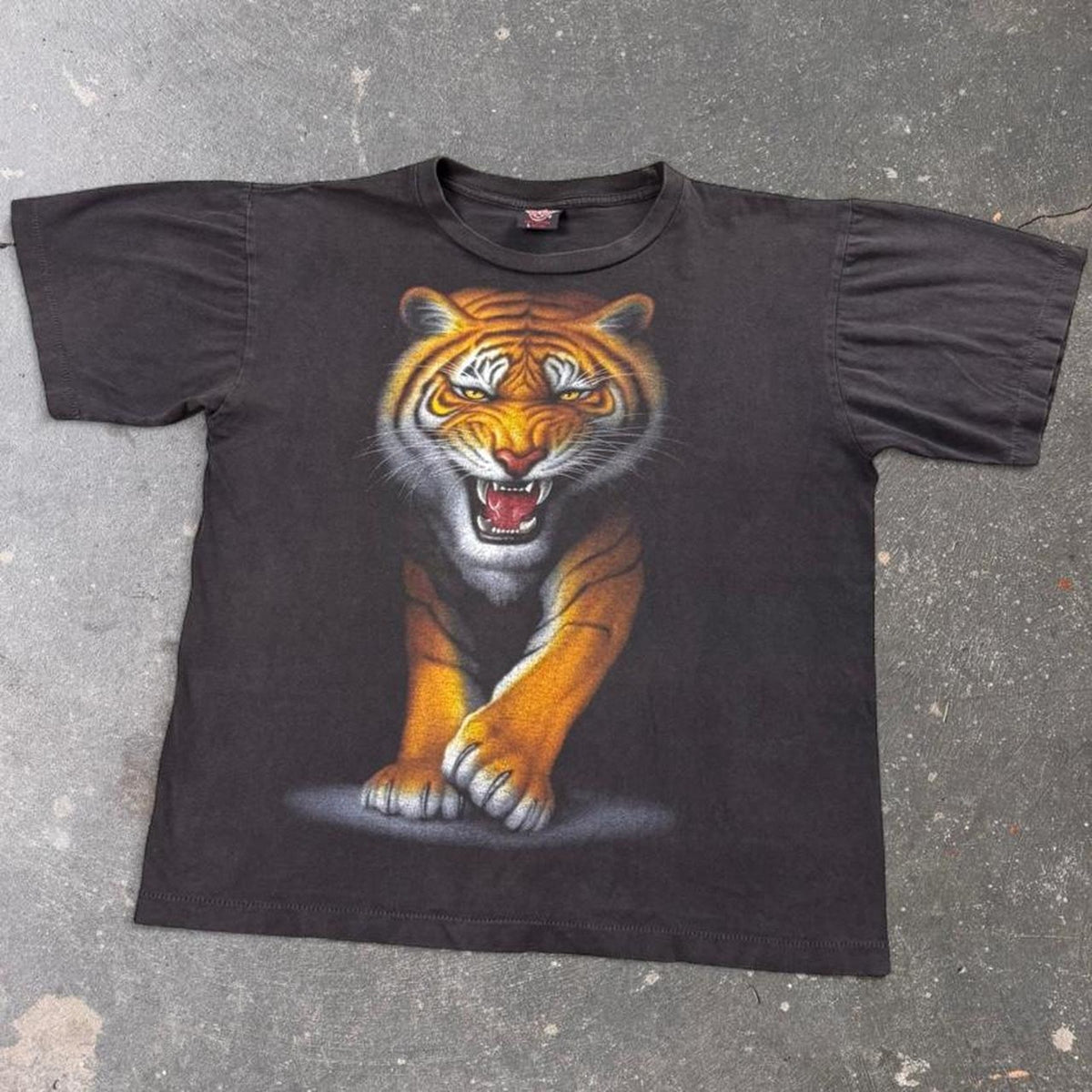 1990s Rock Eagle Club Tiger Animal Graphic Tee | Large