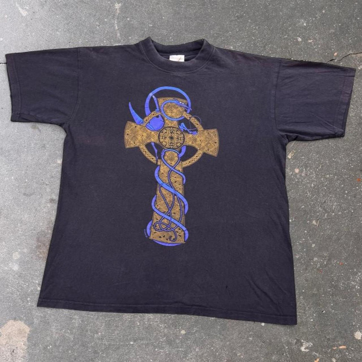 1990s Celtic Cross Dragon Fantasy Graphic Tee | Large