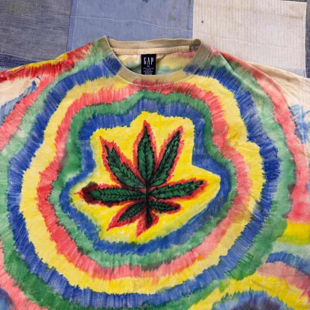 1990s GAP Tie Dye Marijuana Leaf Mushroom Tee | XL