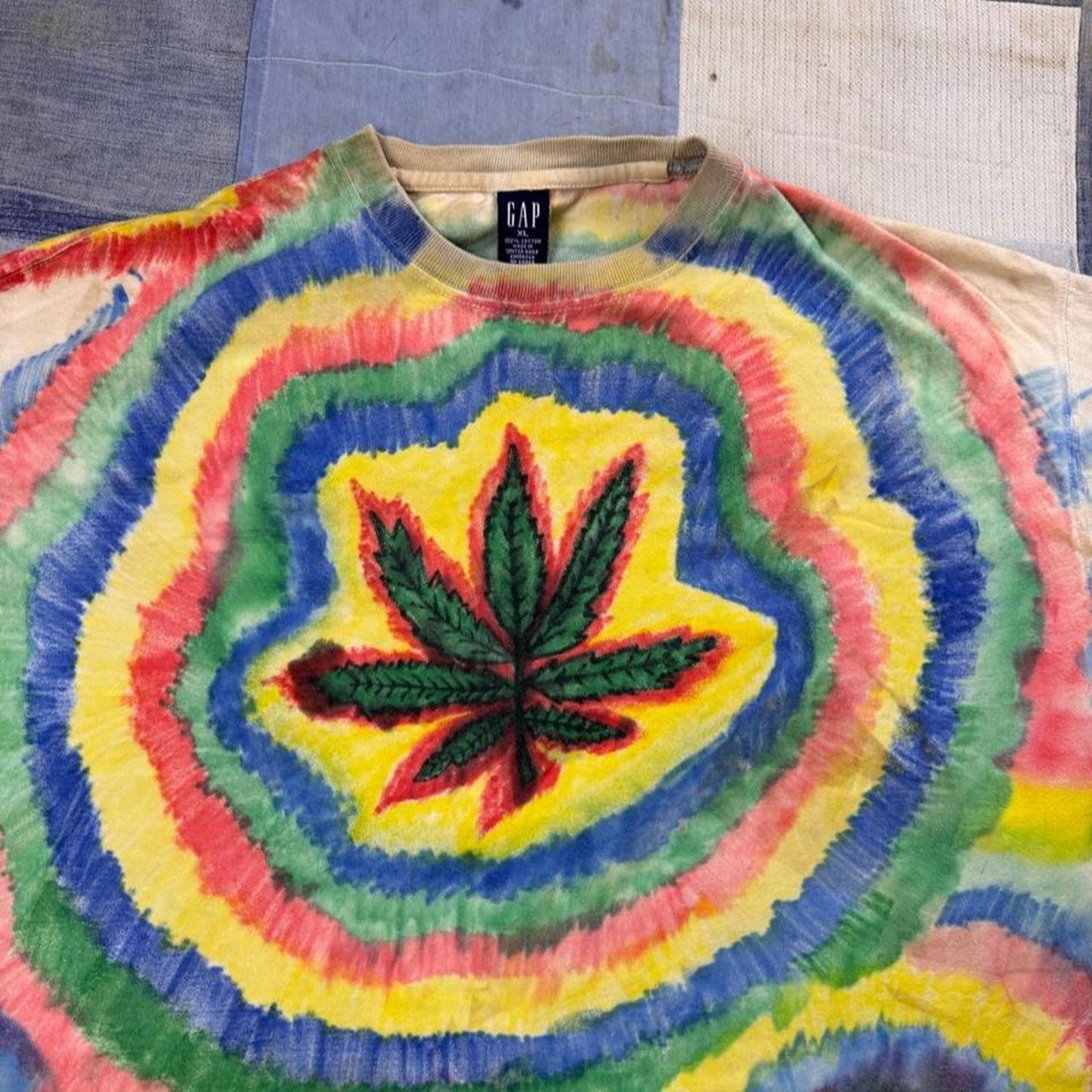 1990s GAP Tie Dye Marijuana Leaf Mushroom Tee | XL