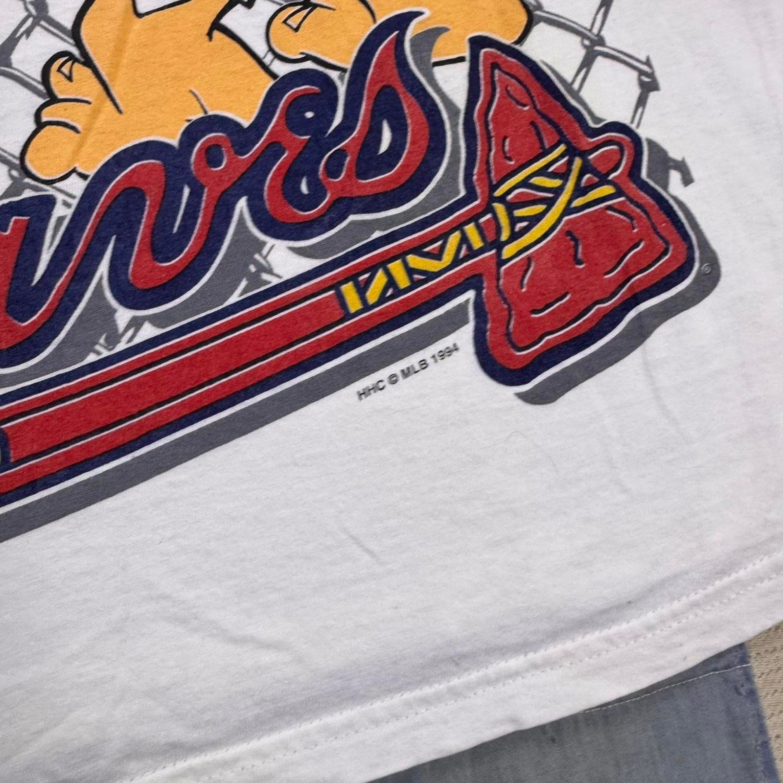 1994 Atlanta Braves Fred Flintstones cartoon tee with cartoon baseball Size L