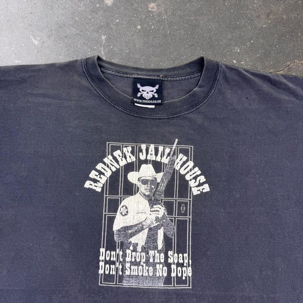 2000s Redneck Jailhouse Don't Drop The Soap Graphic Tee | Extra Large