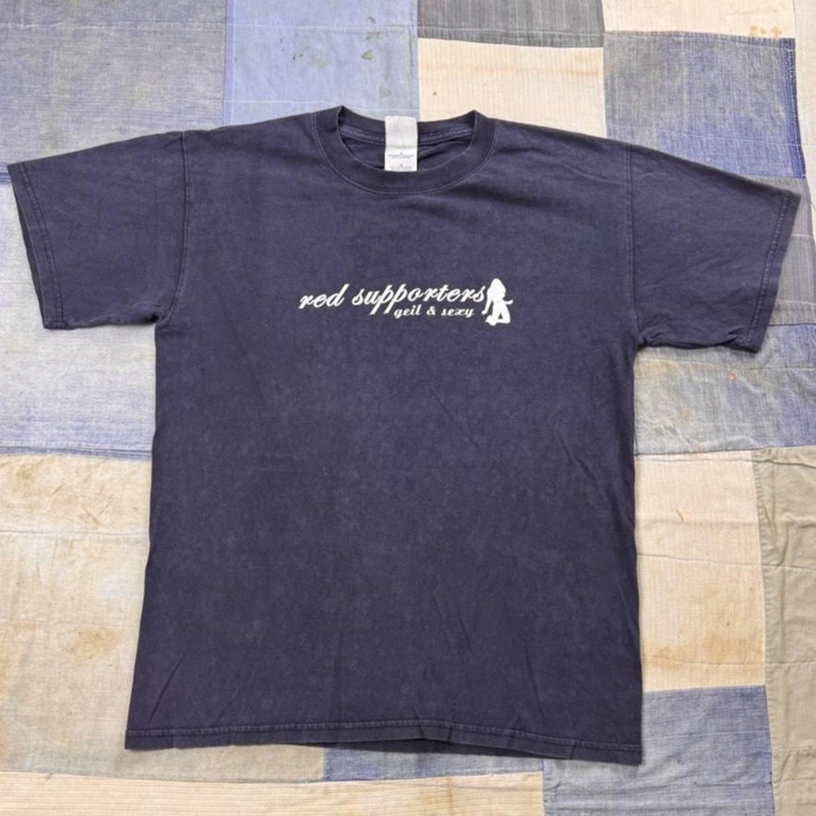 2000s Red Supporters Geil & Sexy Graphic Tee | Medium