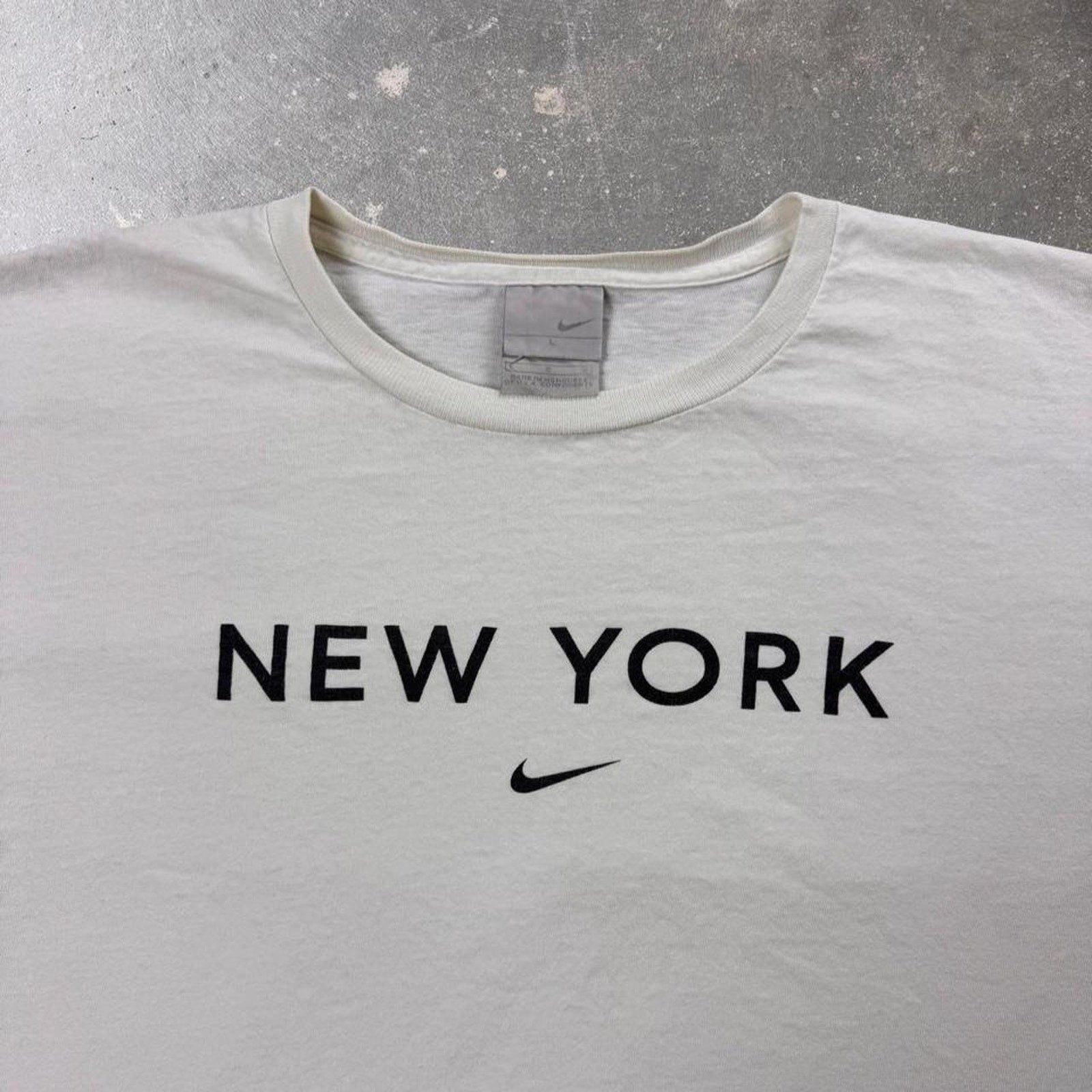 2000s Nike New York Swoosh Graphic Tee | Large