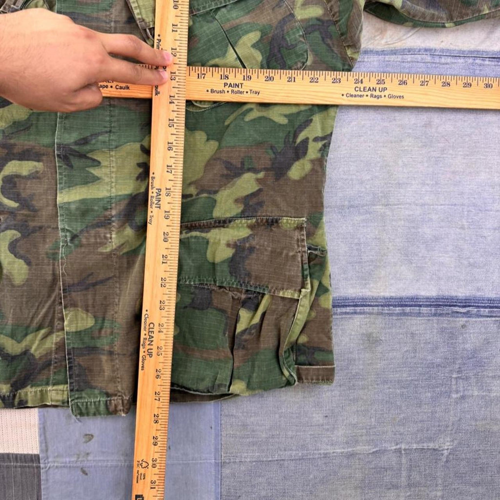 1969 US Army Vietnam ERDL Green Leaf Camo Jungle Fatigue Jacket | Medium Short