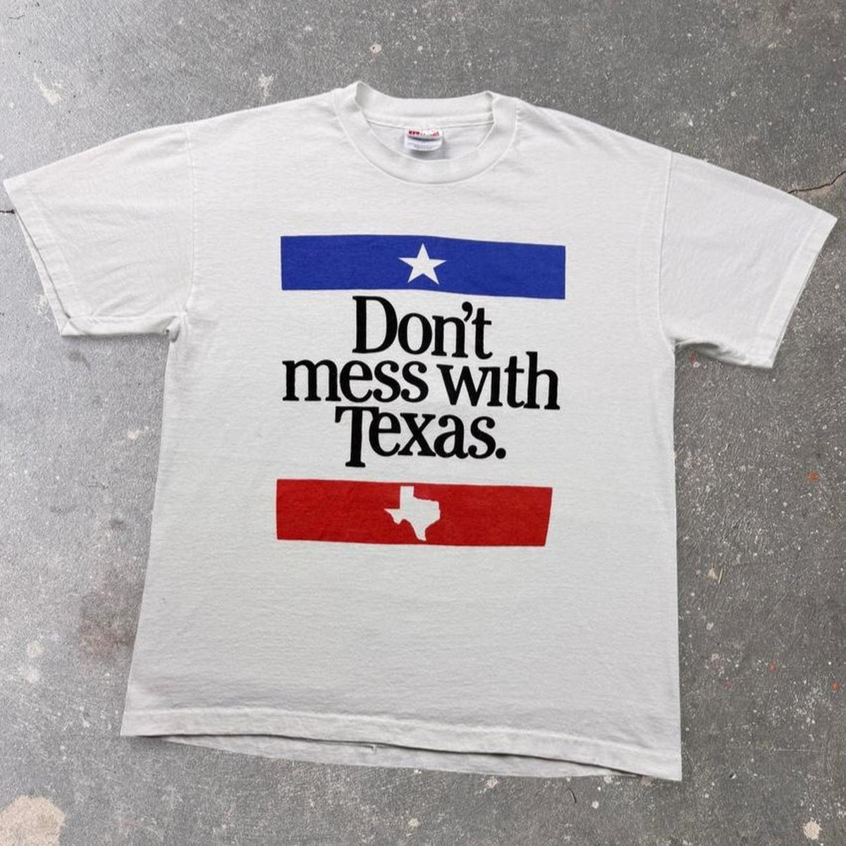1990s Don't Mess With Texas Hanes Graphic Tee | Large