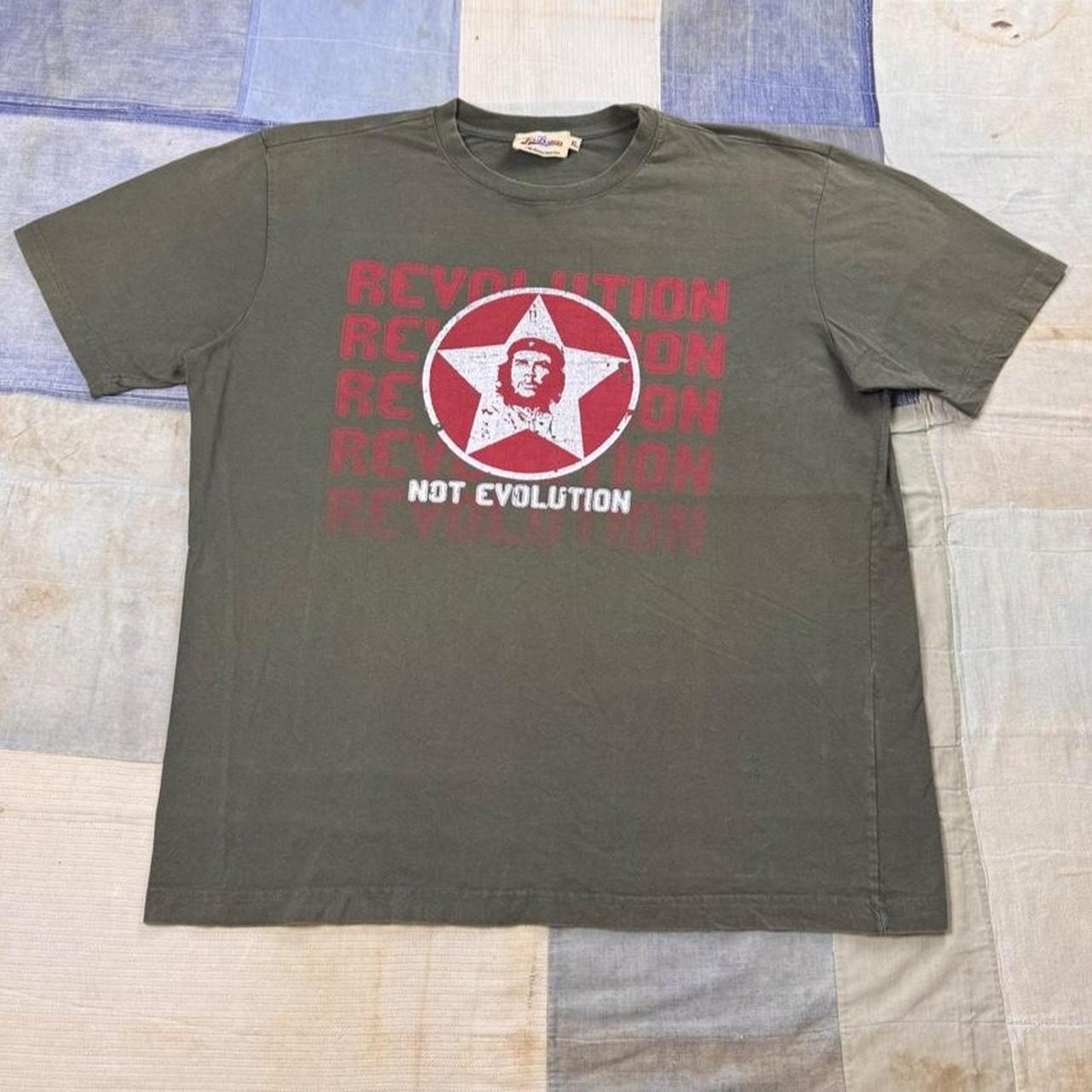 Early 2000s Che Guevara Revolution Not Evolution Tee | XL