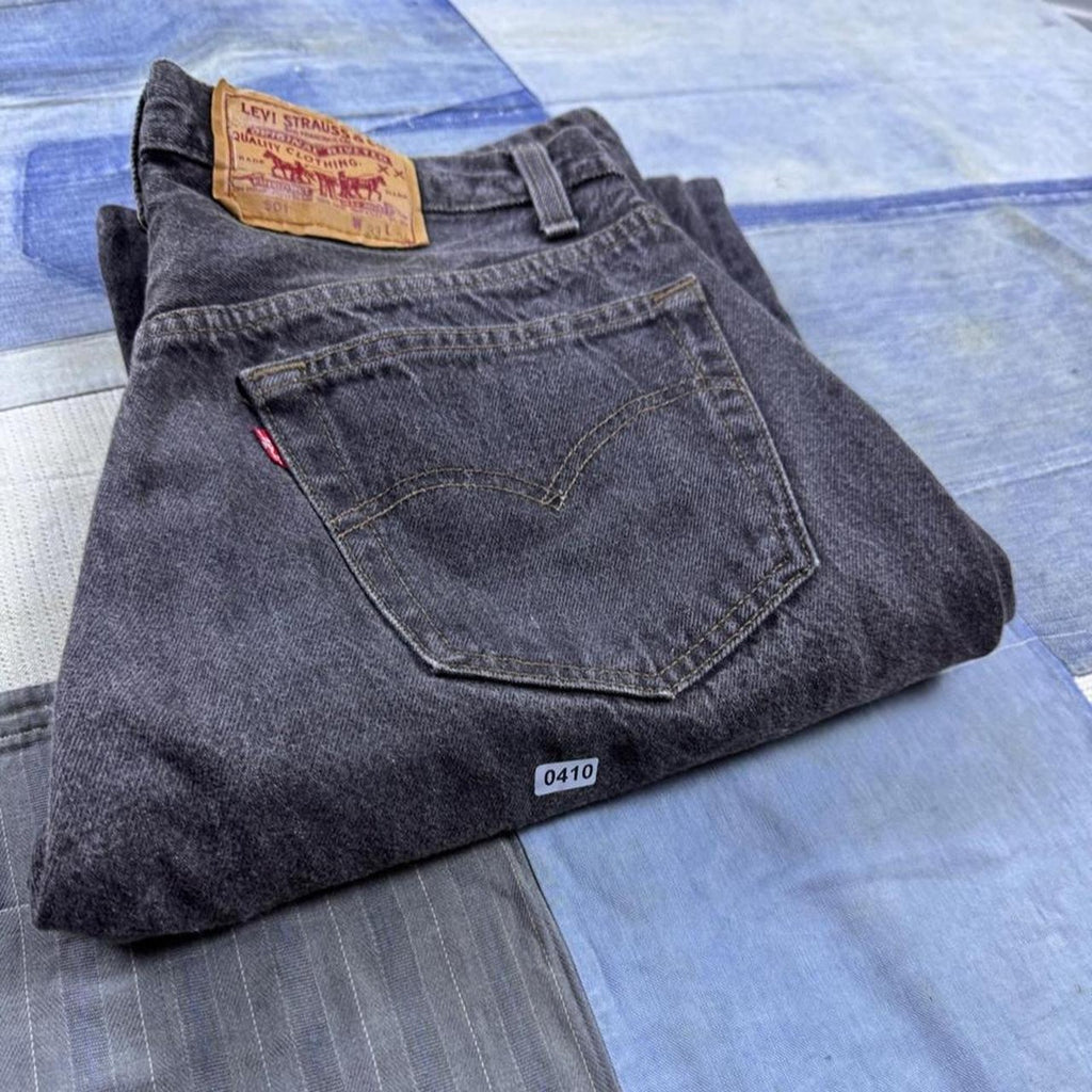 1990s Levi’s 501 Faded Black Button Fly Jeans | 30x33