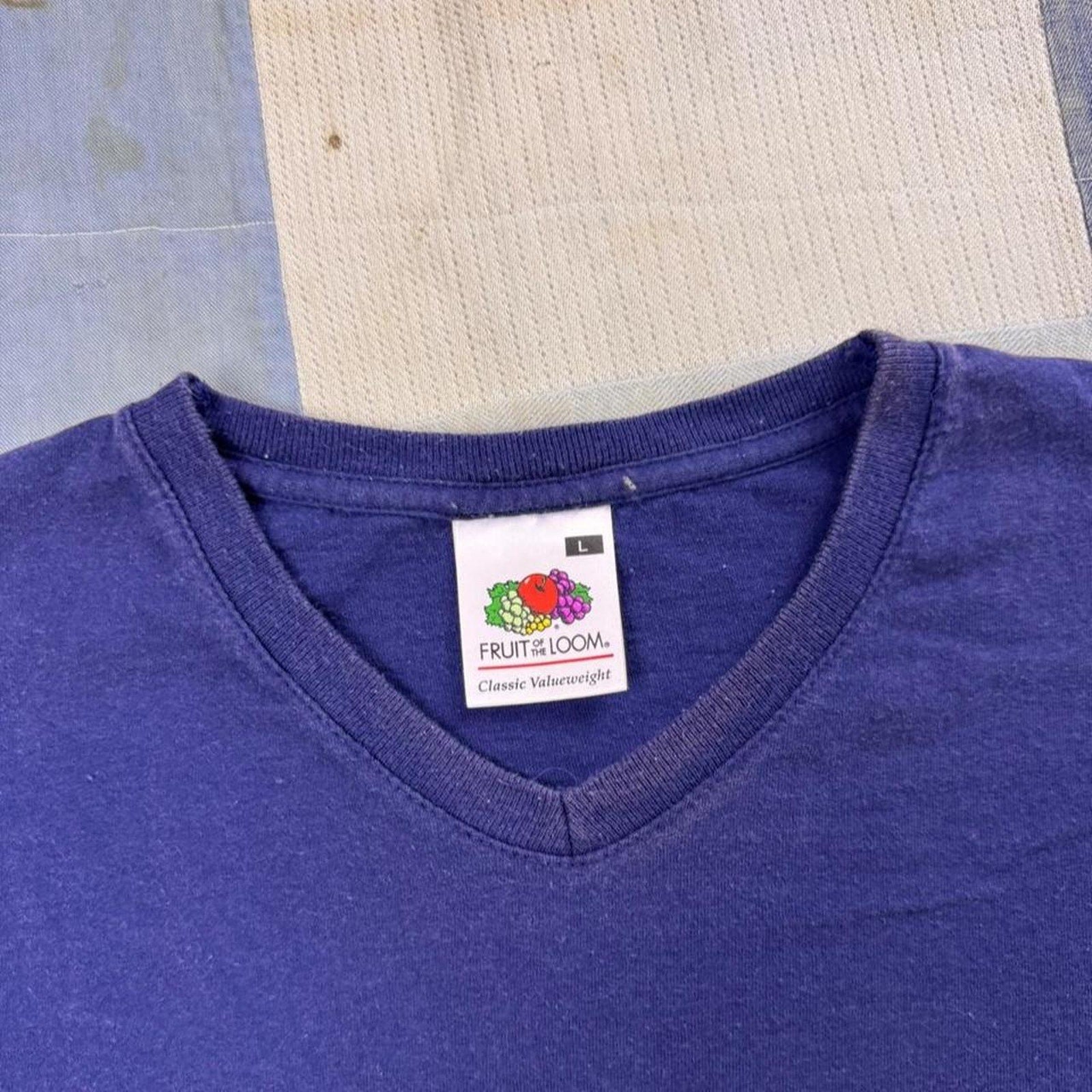 2000s Camel Logo V-Neck Tee | Large